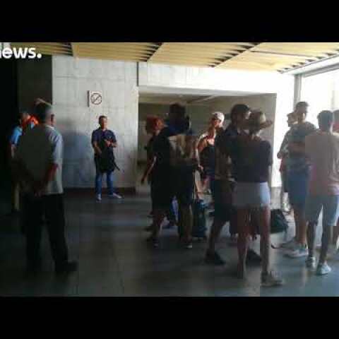 BLACKOUT στην Αττική: Στο σκοτάδι το Μετρό του Συντάγματος.