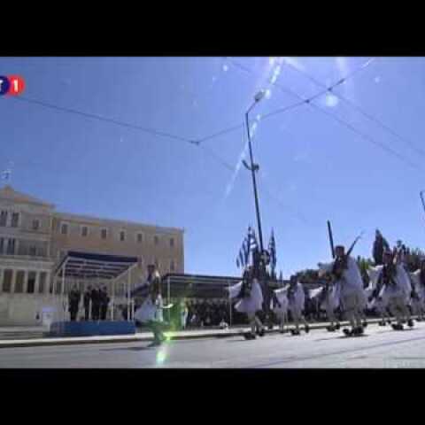 newsbomb.gr: Παρέλαση ευζώνων στην Αθήνα