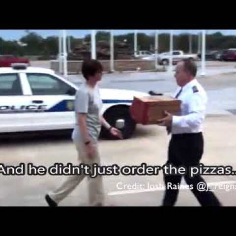 American Airlines Pilot Orders 40 Pizzas for Stranded Passengers in Wichita Falls, Texas
