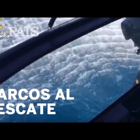 La Guardia Civil obliga a unos narcos a rescatar en el mar a tres agentes
