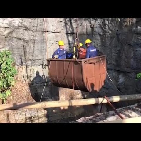 India navy divers join search for trapped miners in Meghalaya