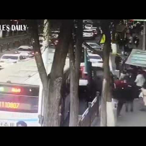 Video shows the moment when the bus fell into the hole in NW China's Qinghai