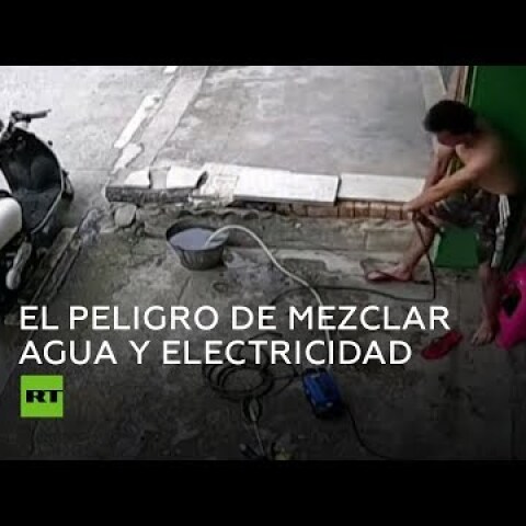 Un hombre se salva a sí mismo de morir electrocutado en China