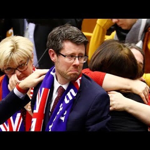 MEPs sing Auld Lang Syne after approving Withdrawal Agreement