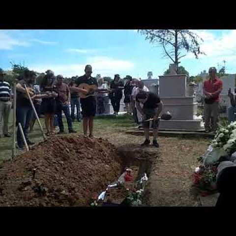 Κηδεία ΑΓΑΘΩΝΑ με ΡΕΜΠΈΤΙΚΑ