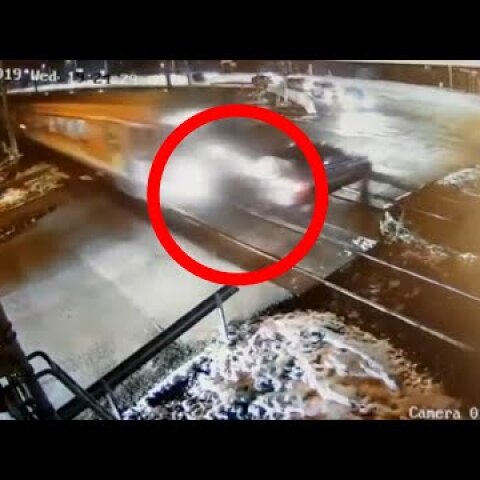 Some kind of stunt? Driver crosses railway RIGHT before train