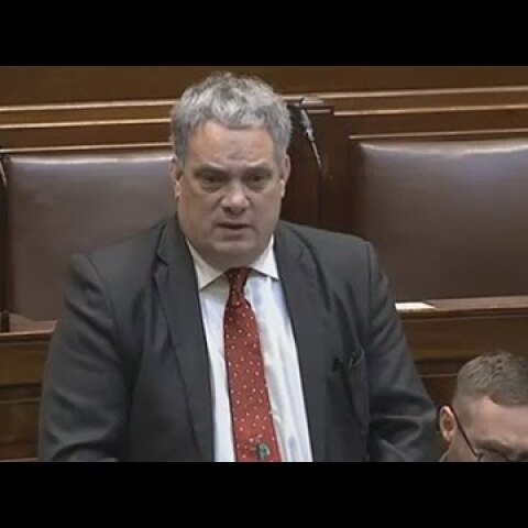 Irish MP’s musical Christmas tie interrupts parliament