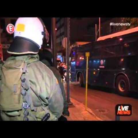 Οπαδοί του Παναθηναϊκού στα γραφεία του ΣΥΡΙΖΑ