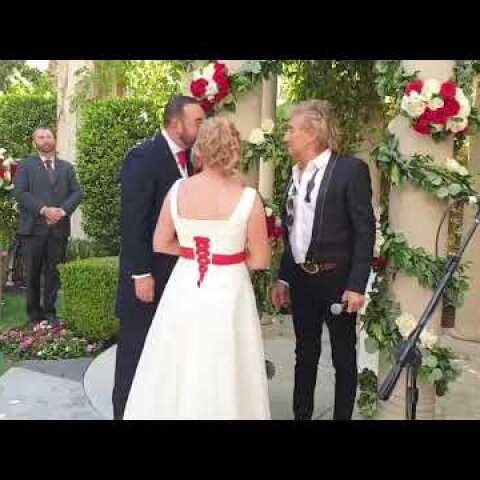 Rod Stewart Surprises Newlyweds with Impromptu Wedding Performance