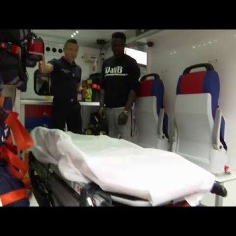 Mamoudou Gassama, rencontre ses futurs collègues sapeurs-pompiers de Paris