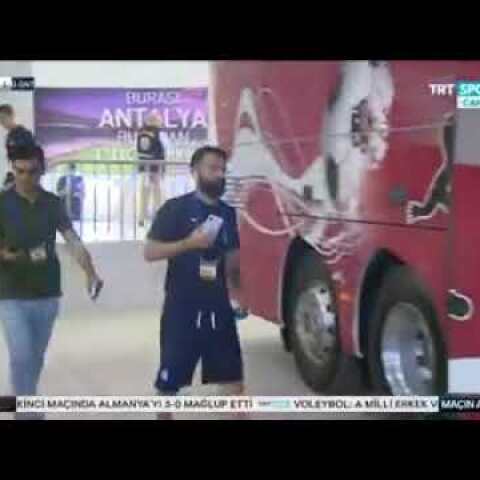 Yunan Futbolcu Yanlışlıkla Türkiye A Milli Takım Otobüsüne Bindi