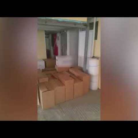 Εντοπισμός αποθήκης με πακέτα λαθραίων τσιγάρων στα Καμίνια