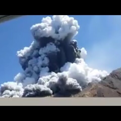 VOLCANIC ERUPTION on popular White Island, New Zealand!!!