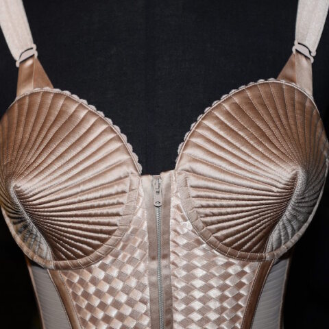 Κουίζ: Μπορείς να βρεις τον σχεδιαστή από μία μόνο λέξη ή φράση;