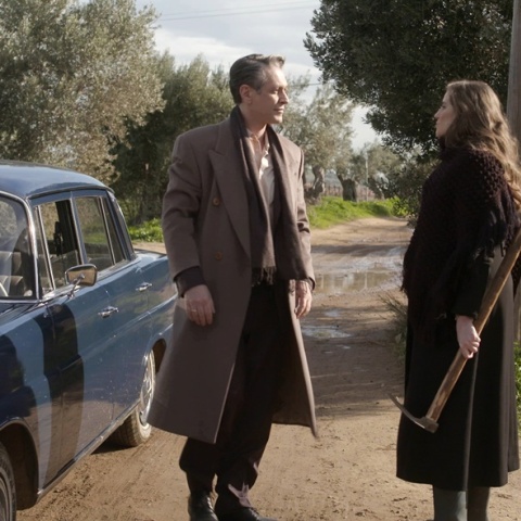 Στιγμιότυπο από τα νέα επεισόδια στις «Άγριες Μέλισσες» - Ο Αιμίλιος Χειλάκης και η Μαρία Κίτσου