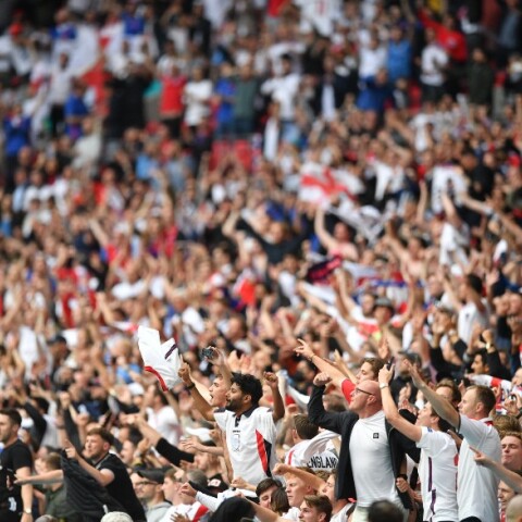 Οι φίλοι της εθνικής Αγγλίας στο ματς κόντρα στη Γερμανία