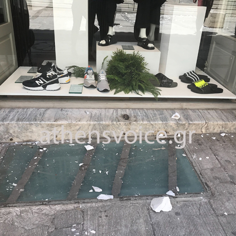 Έπεσαν μάρμαρα στην Αγία Ειρήνη από τον σεισμό