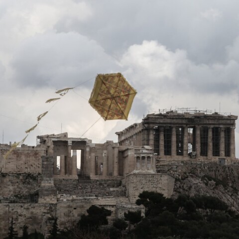 Στιγμιότυπα από το πέταγμα του χαρταετού στο λόφο Φιλοπάππου