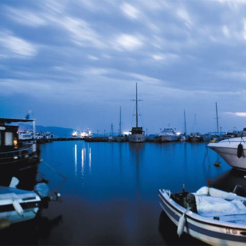 To γραφικό λιμάνι της Ελευσίνας