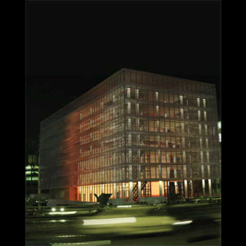 O Jean Nouvel υψώνεται στη Συγγρού