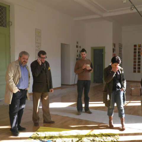 Η παρέα των πέντε εμπνευστών του Camp! στον εκθεσιακό χώρο του κτιρίου