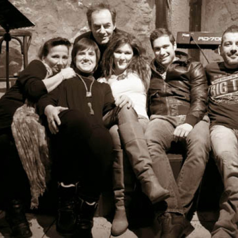 Η Μ. Σπυράτου με το θίασο