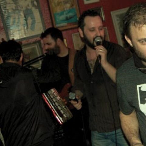 Ο Χρήστος Φερεντίνος στο Nueva Trova