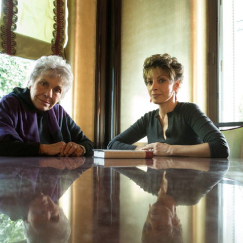 Η Κική Δημουλά στο σπίτι της μεταφράστριας Σεσίλ Ιγγλέση Μαργέλλου