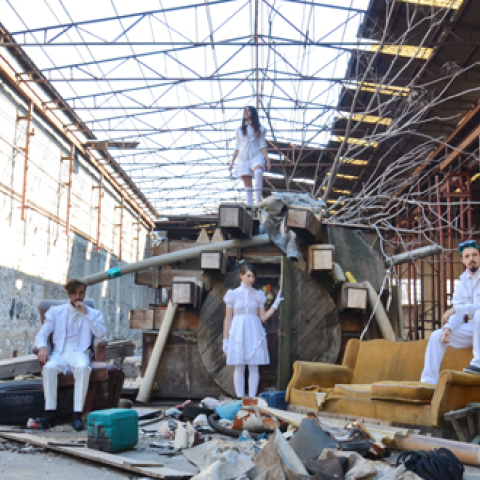 Σκηνή από τη θεατρική παράσταση «Ο ευτυχισμένος πρίγκιπας», Μουσείο Κυκλαδικής Τέχνης