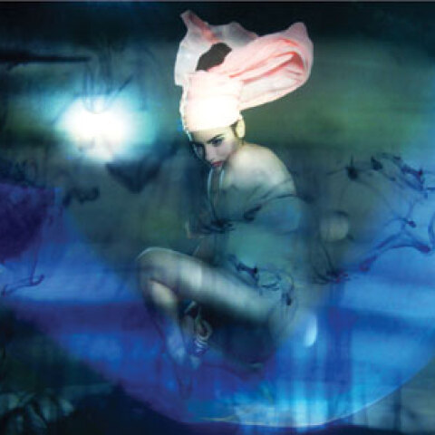 Genesis, Ζιζέλ Αφροδίτη Λούψεν  