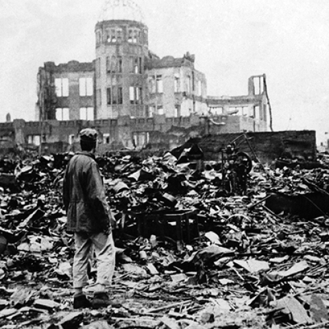 Οι Αμερικάνοι έριξαν ατομική βόμβα στη Χιροσίμα