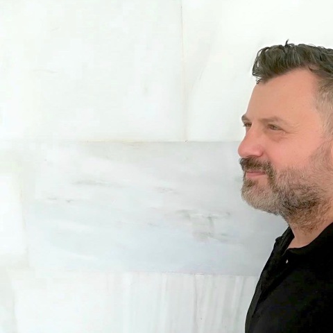 Ο Πέτρος Μπιρμπίλης και οι ιστορίες του «Μπελ Ετουάλ».