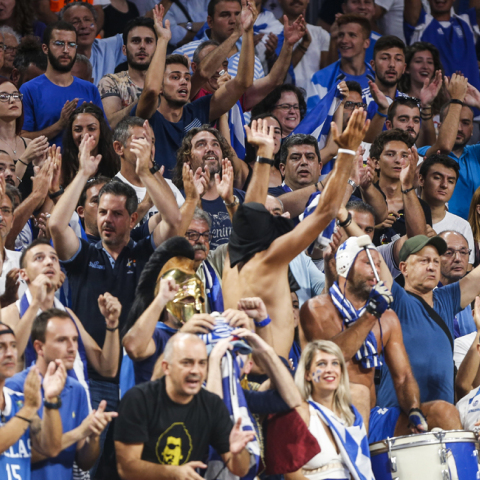 Οι φίλαθλοι στην Ελλάδα πιστεύουν πως η Εθνική ομάδα μπάσκετ είναι πάνω από τα κλαμπ