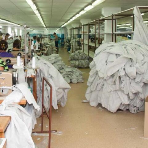 Άθλιες συνθήκες εργασίας σε εργοστάσια πολυεθνικών στη Σερβία 