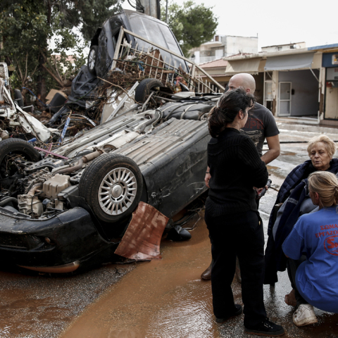 Ολοκληρωτική η καταστροφή στη Μάνδρα, λέει η δήμαρχος, Ιωάννα Κριεκούκη