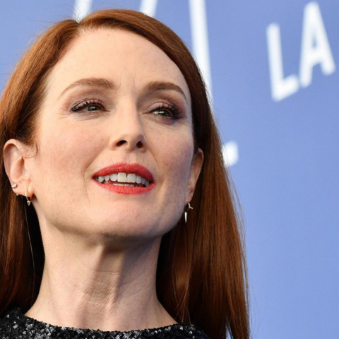 Τζούλιαν Μουρ: Η σεξουαλική κακοποίηση θα σταματήσει μόνο αν αναγνωρίσουμε ότι είναι έγκλημα