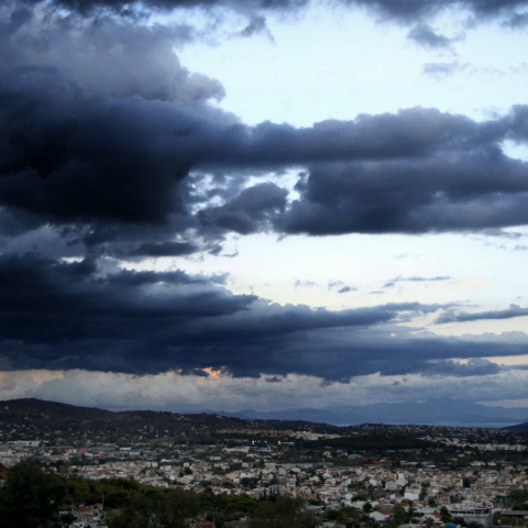 Συνεχίζεται η κακοκαιρία: Βροχές και καταιγίδες σε όλη τη χώρα