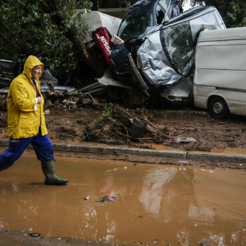 Δύο ακόμα σοροί στην Ελευσίνα - 19 οι νεκροί από τις πλημμύρες