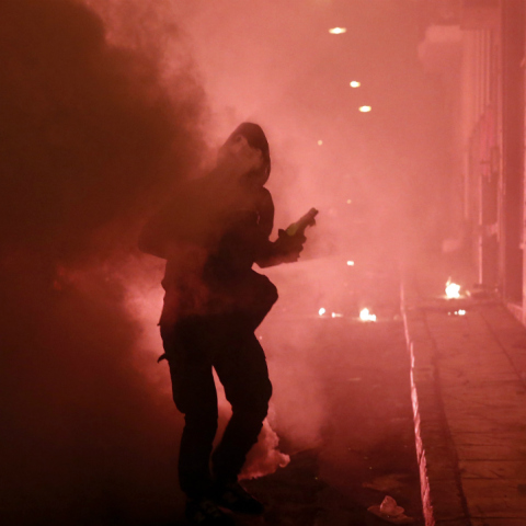Διασωληνωμένη στην εντατική η γυναίκα που τραυματίστηκε στα Εξάρχεια