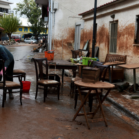 Πάνω από 950 σπίτια και επιχειρήσεις με ζημιές στη Δυτική Αττική 