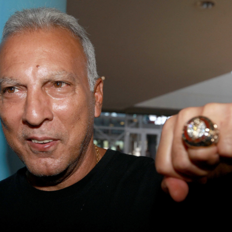 Τα παπούτσια του Νίκου Γκάλη σε δημοπρασία για καλό σκοπό