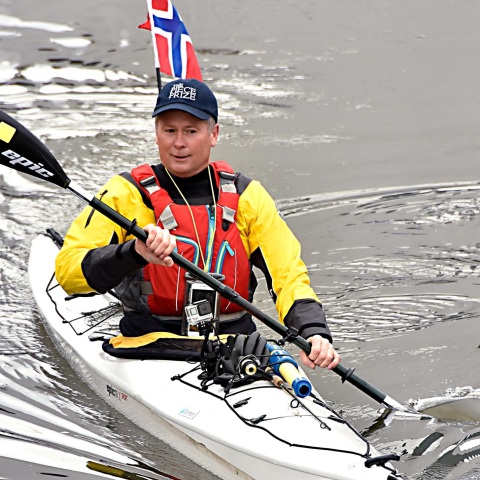 Ο 60χρονος που ταξίδεψε από το Όσλο στην Αθήνα με καγιάκ έχει να στείλει ένα μήνυμα