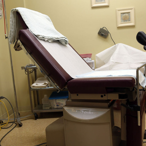 Πρόστιμο 6.000 ευρώ σε γυναικολόγο για διαφήμιση αμβλώσεων στη Γερμανία