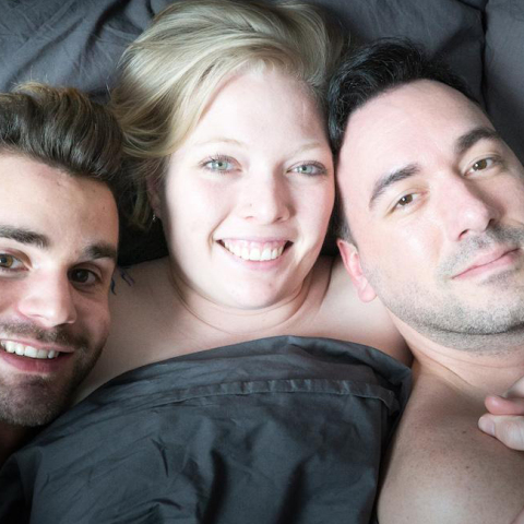  Μια γυναίκα δύο άνδρες - Η Κέιτ συζεί με τον φίλο της και τον σύζυγό του 