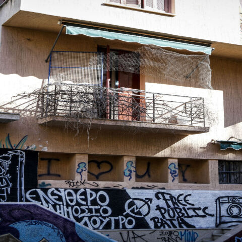 Εκκένωση κατάληψης στα Εξάρχεια, στην οδό Καλλιδρομίου