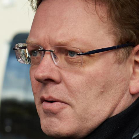 Γερμανία: Τραυμάτισαν Δήμαρχο με μαχαίρι επειδή «άνοιξε» την πόλη του στους πρόσφυγες 