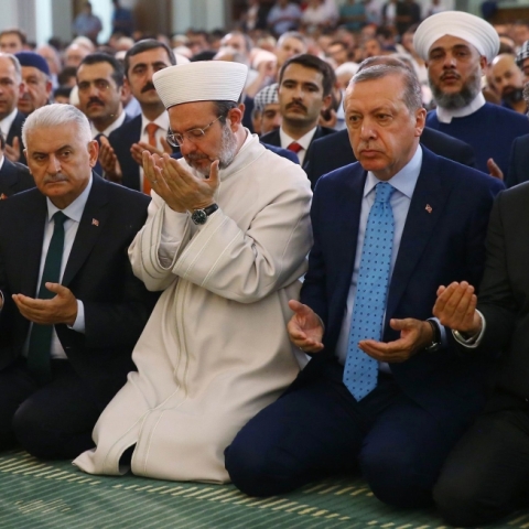 erdogan_praying.jpg