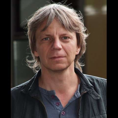 Ο διεθνώς βραβευμένος σκηνοθέτης Andreas Dresen έρχεται τώρα για πρώτη φορά στην Αθήνα. Μια συνεργασία του Goethe-Institut Athen με το Film Factory της Ελληνικής Ακαδημίας Κινηματογράφου (8 ταινίες και το master class, 4-9 Δεκεμβρίου 2017)