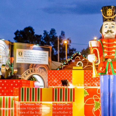 GOLDEN HALL_xmas2.jpg