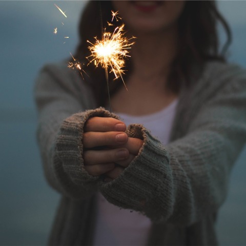 sparkler-677774_1920.jpg